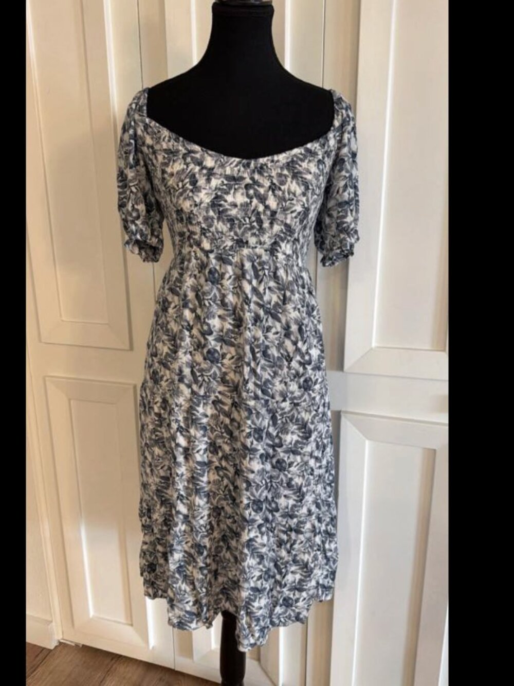 Abercrombie & Fitch blue floral smocked puff sleeve tiered midi dress SMALL